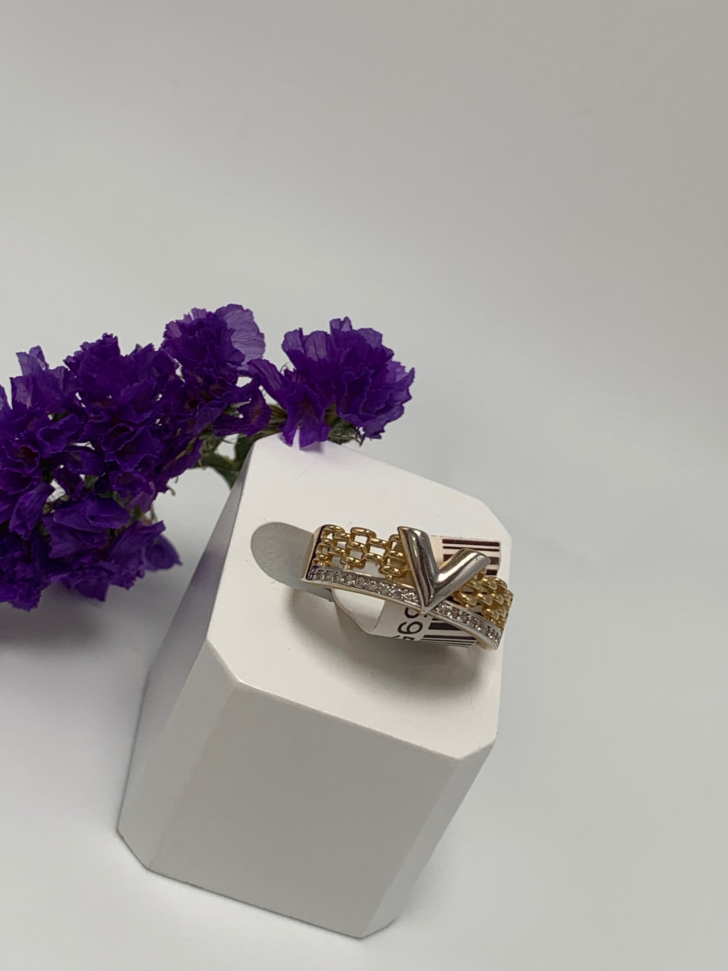 Anillo De Maya Con V Oro Blanco