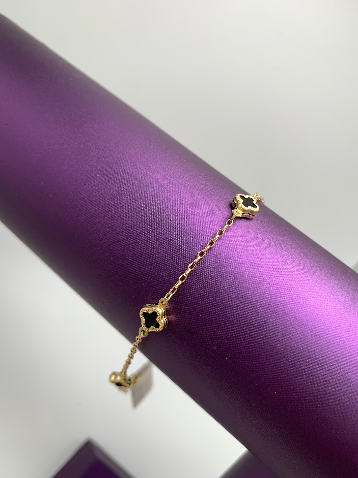 Manilla de Flores Negras Pequenas