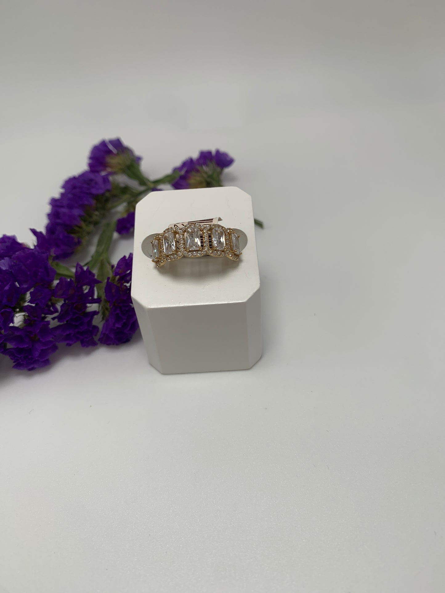 Anillo de Piedras Blancas