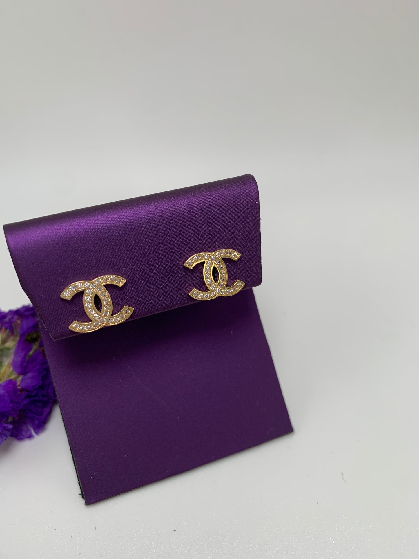 Aretes CC con Piedras Blancas