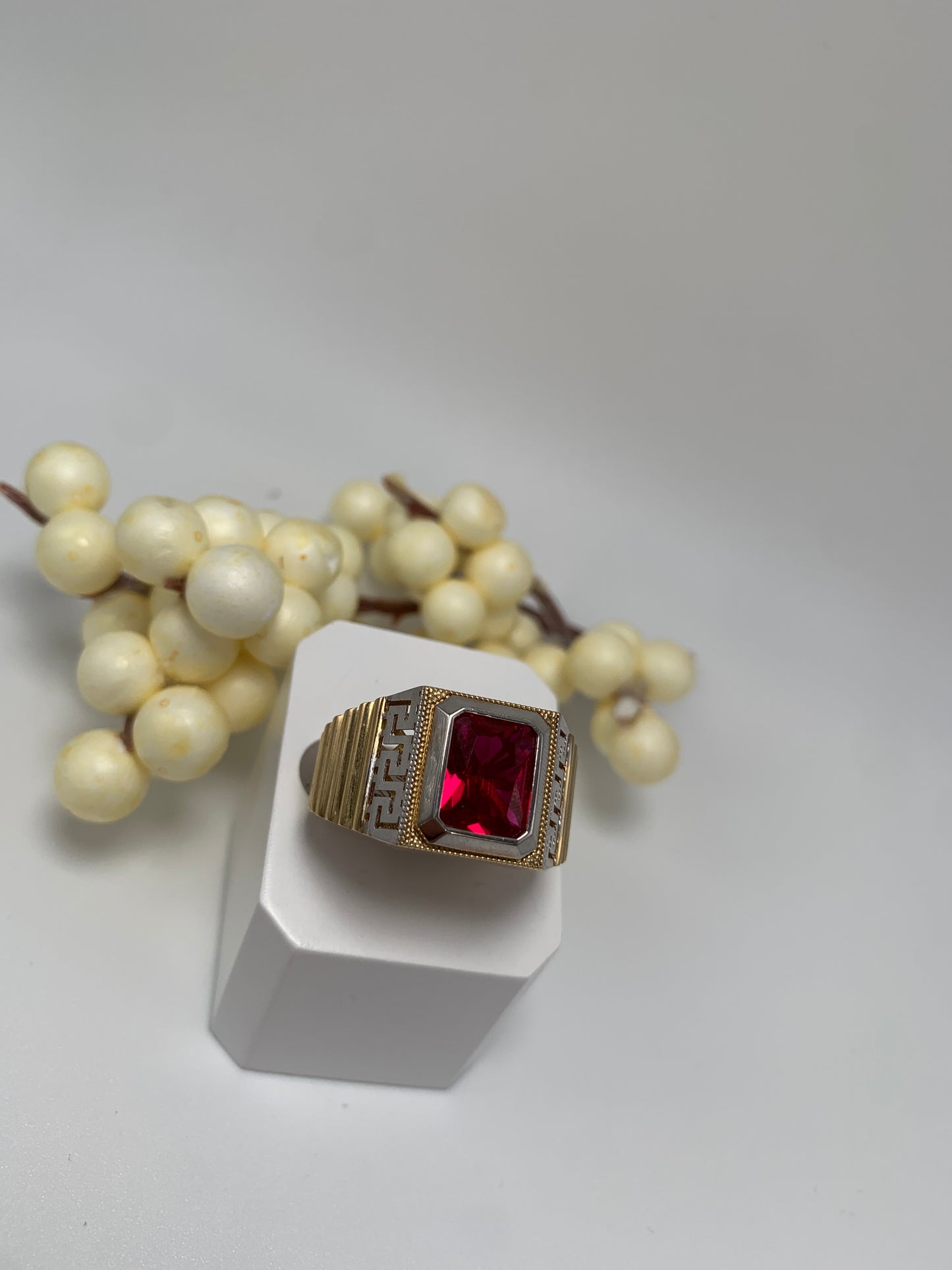 Anillo De Hombre con Piedra Cuadrada Roja