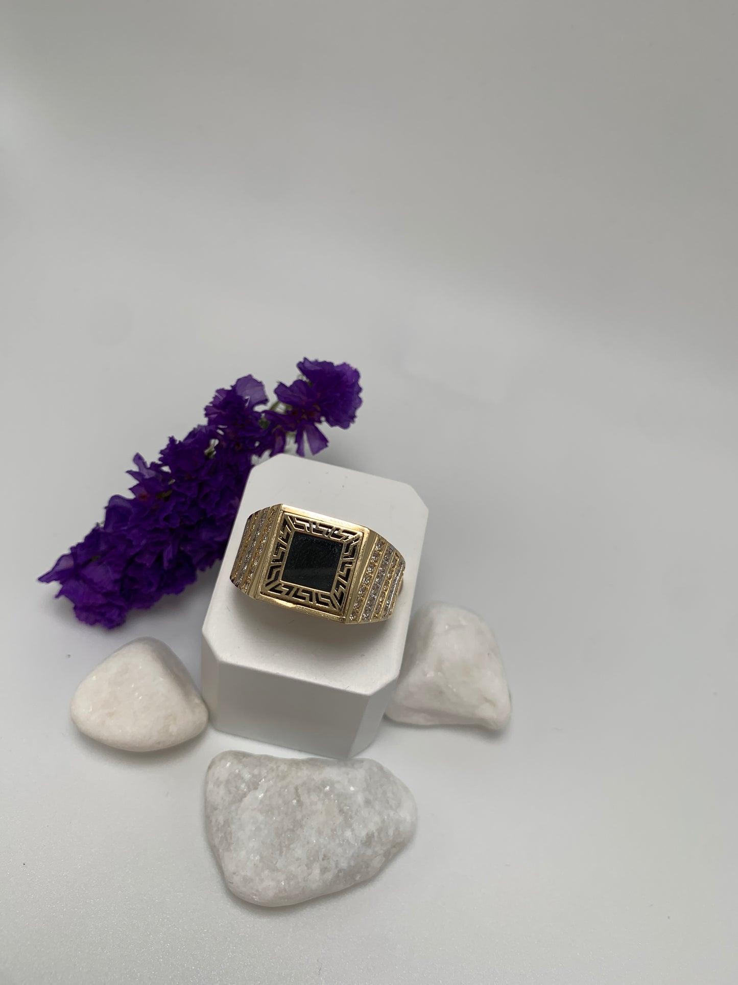 Anillo de Piedra Negra De Hombre con Diseno en El Borde Cuadrado