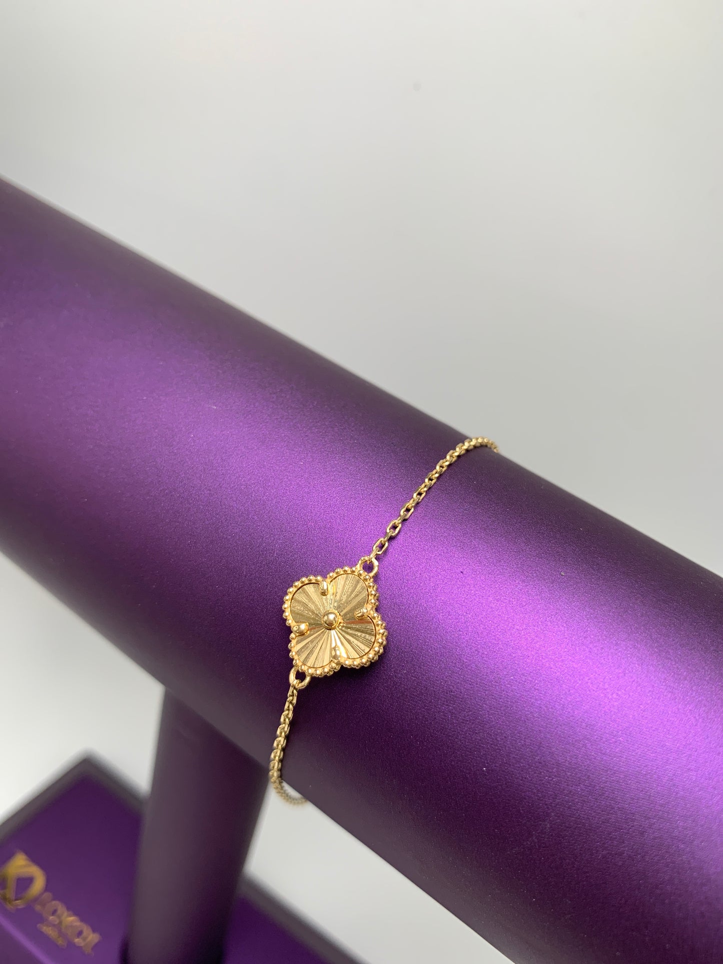 Pulso de un Trevol Dorado