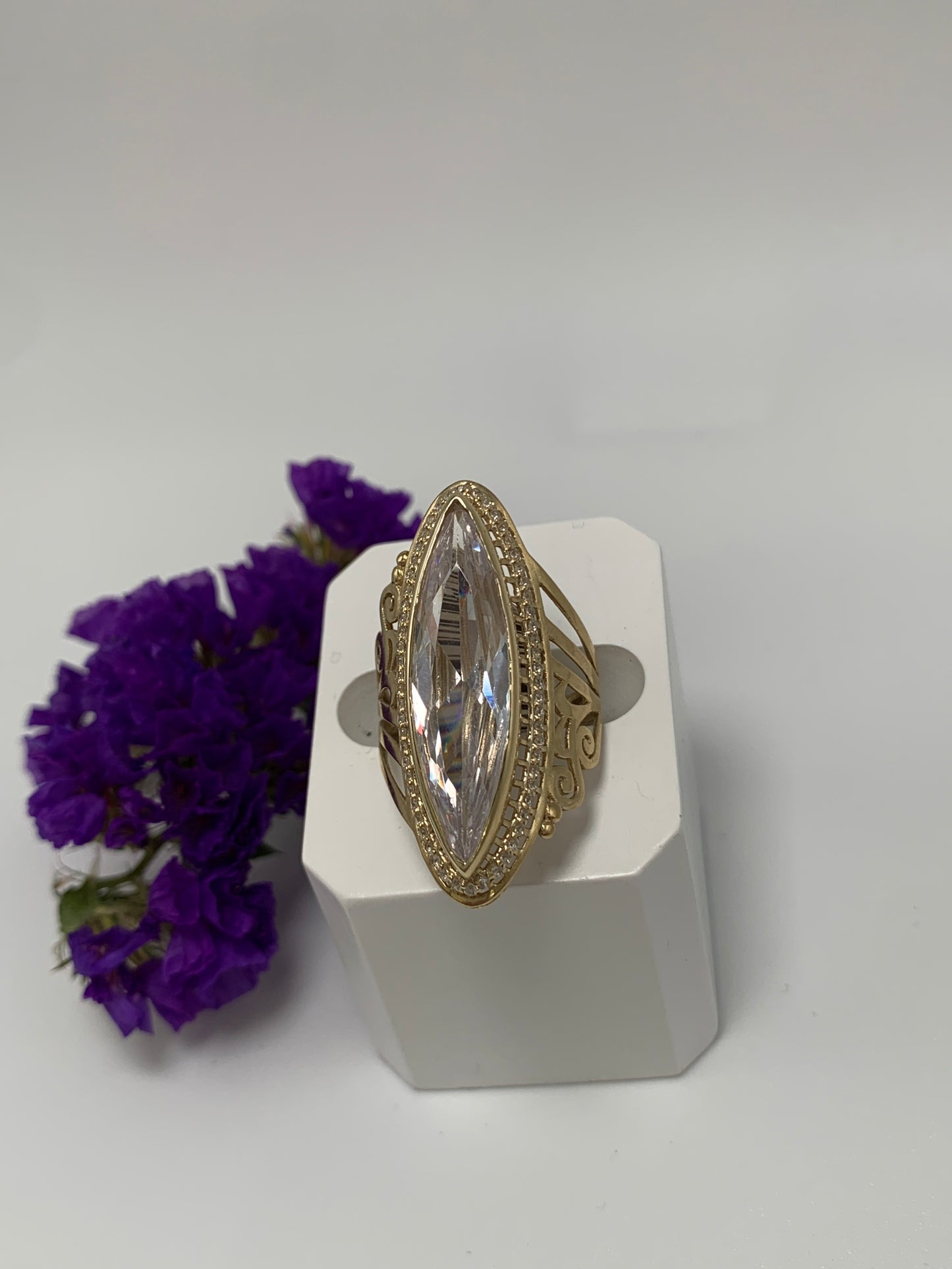 Anillo de Almendra de Piedra Blanca