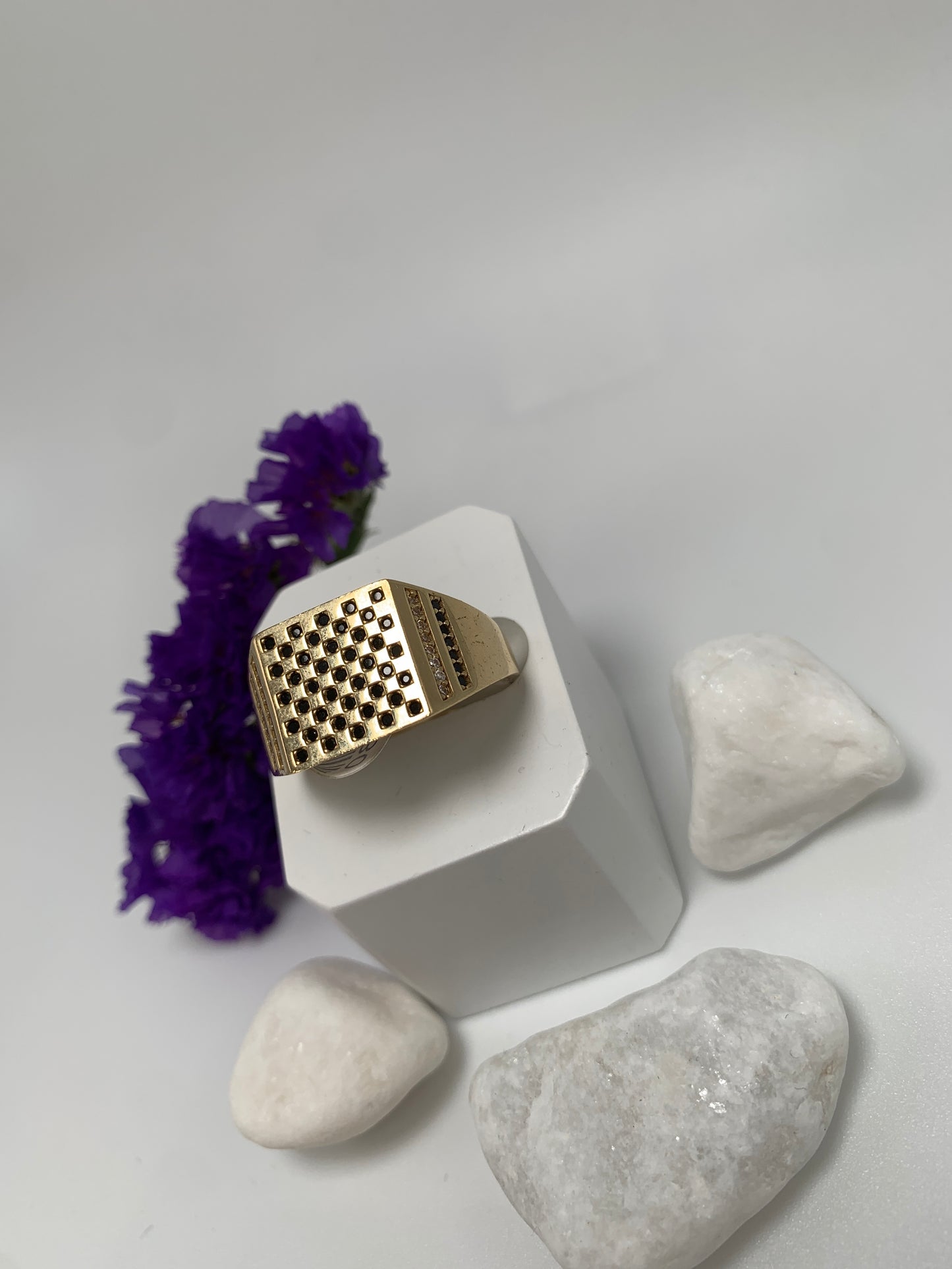 Anillo De Con Puntos Negros