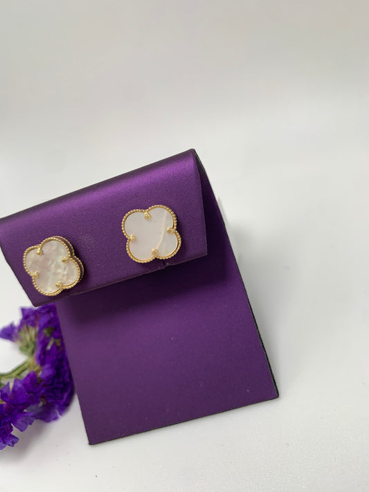 Aretes De Flores Blancas